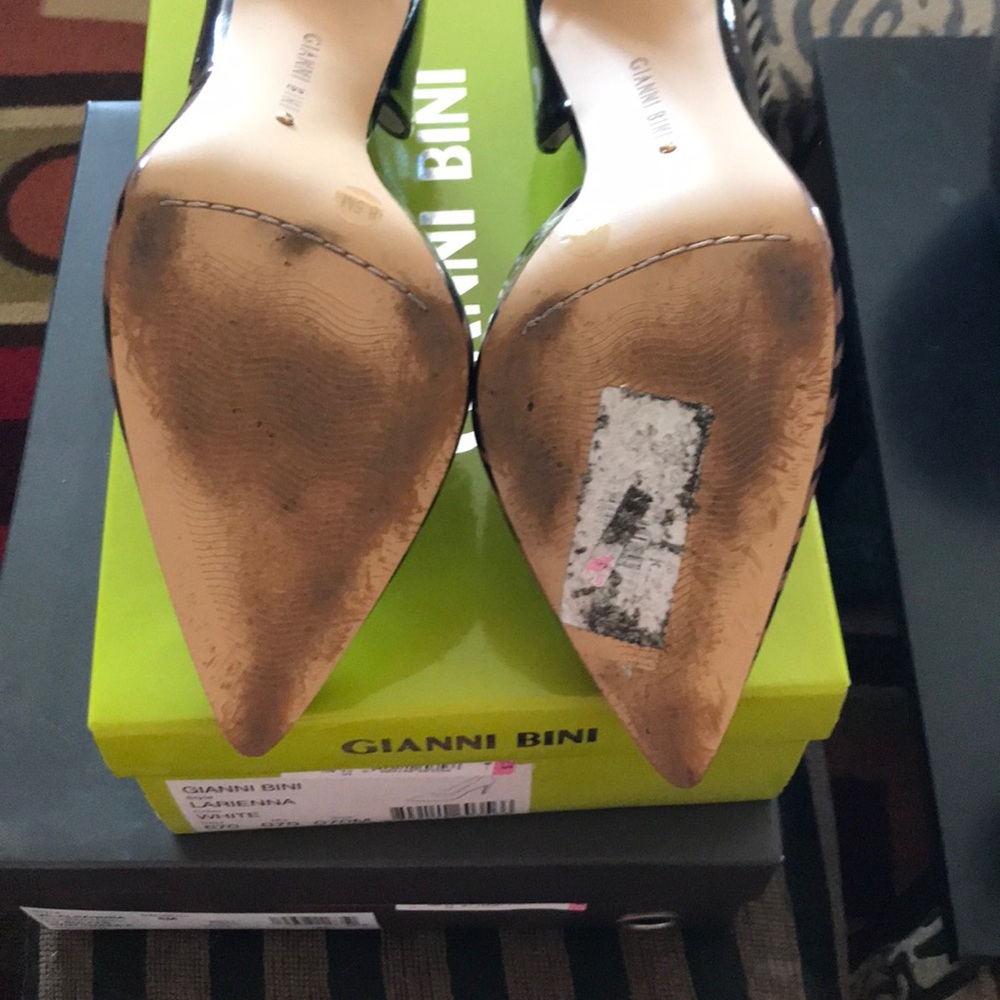 Gianni Bono Black & Brown 4” Pointed Toe Heel - Picture 5 of 7